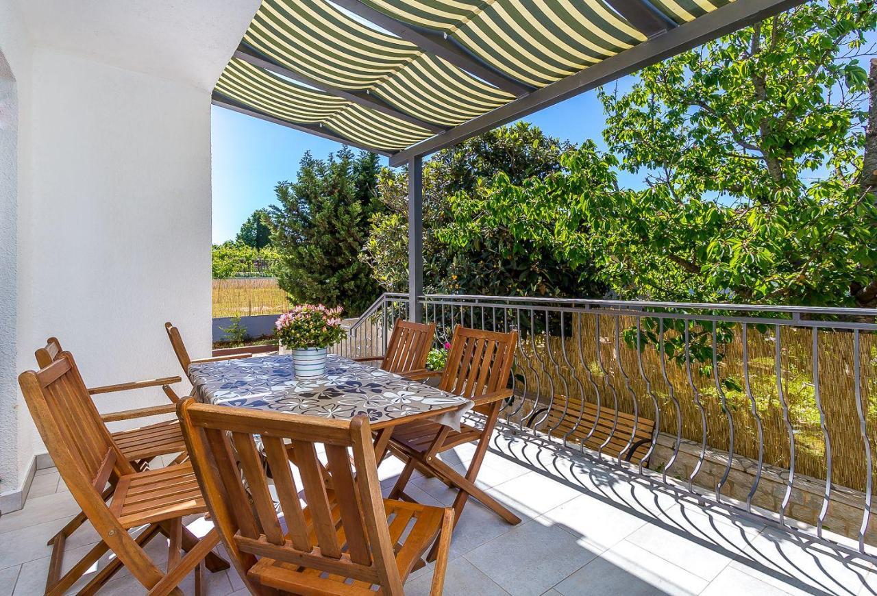 Neu Renovierte Ferienwohnung Mit Klima, Wlan, Terrasse Und Grill プーラ エクステリア 写真
