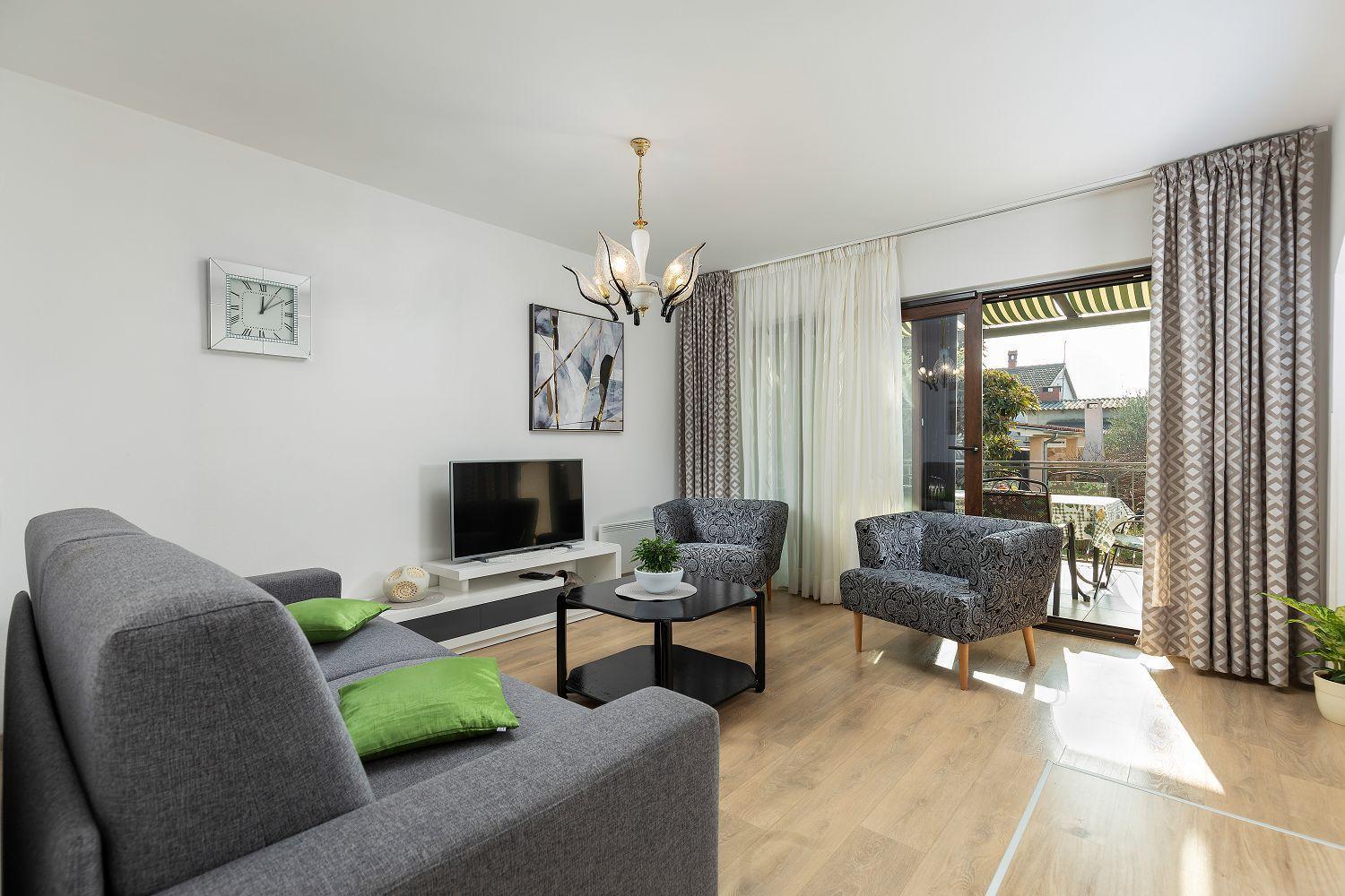 Neu Renovierte Ferienwohnung Mit Klima, Wlan, Terrasse Und Grill プーラ エクステリア 写真